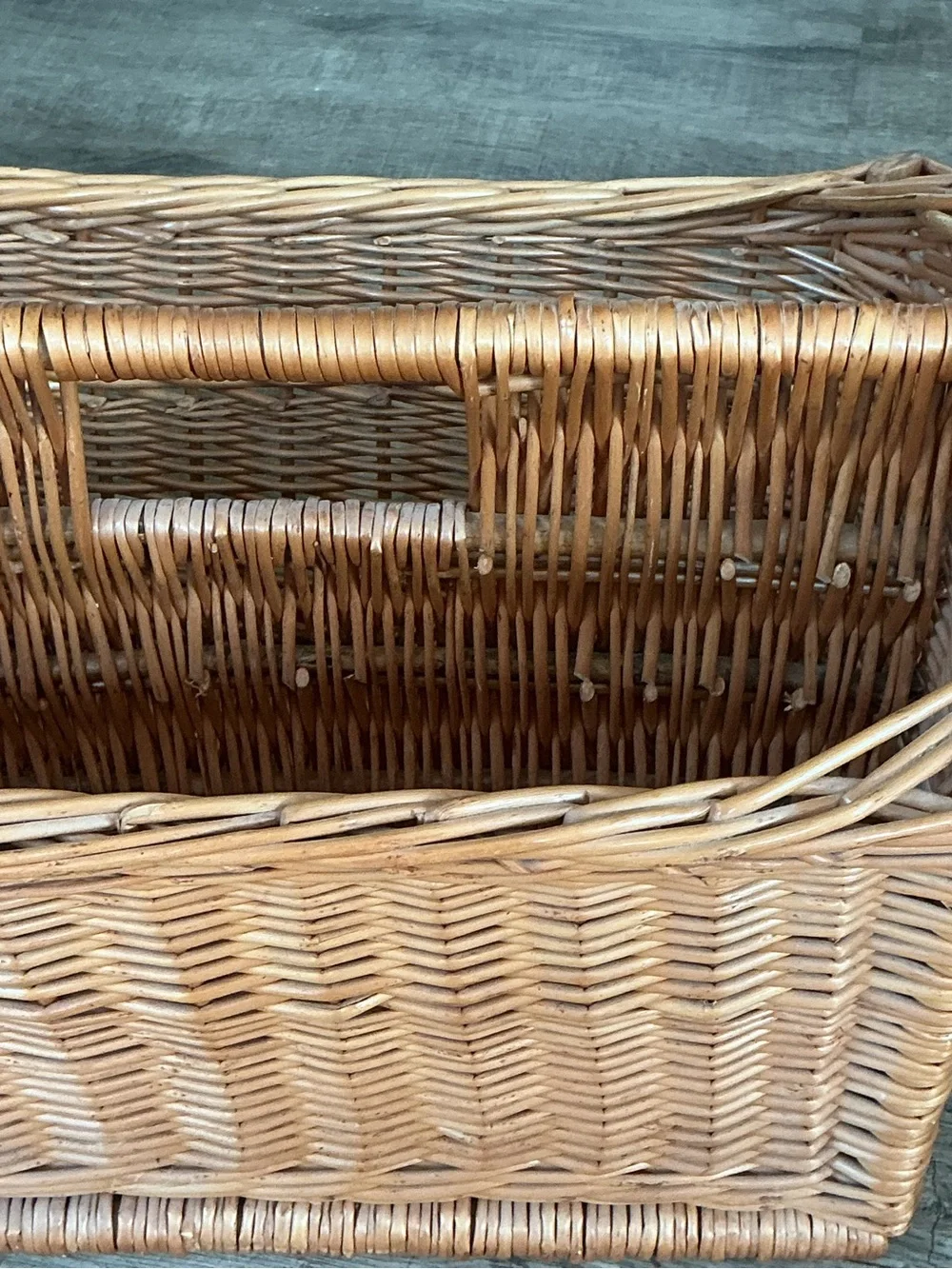 Vintage Wicker Magazine Rack Divided Storage Basket Boho Rattan Vinyl Holder 16”